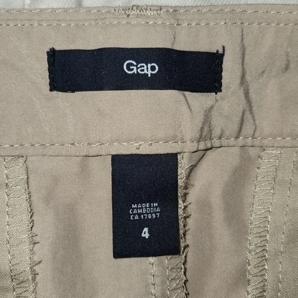 GAP khaki cargo shorts - Picture 6 of 7